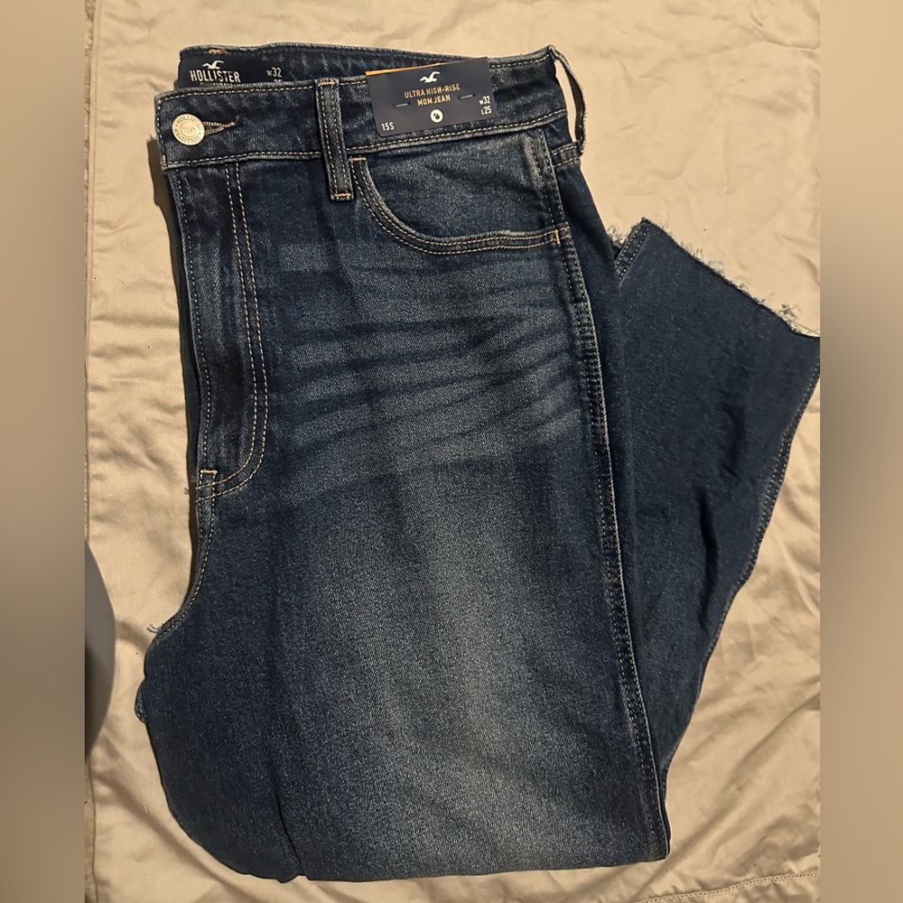Hollister Ultra High Rise Mom Jeans